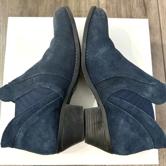 Me Too Navy Suede Ankle Boots - Sz 9 - Picture 3 of 3